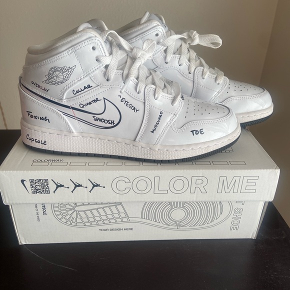 Air Jordan 1 Mid. - Picture 2 of 6